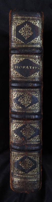 Horace: Spine