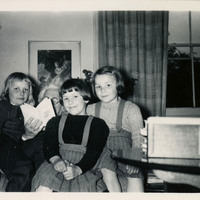 Photograph of BR with Anne, Sarah, and Lucy